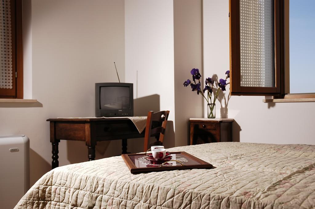 Briciola Di Sole Guest House กรอตตัมมาเร ห้อง รูปภาพ
