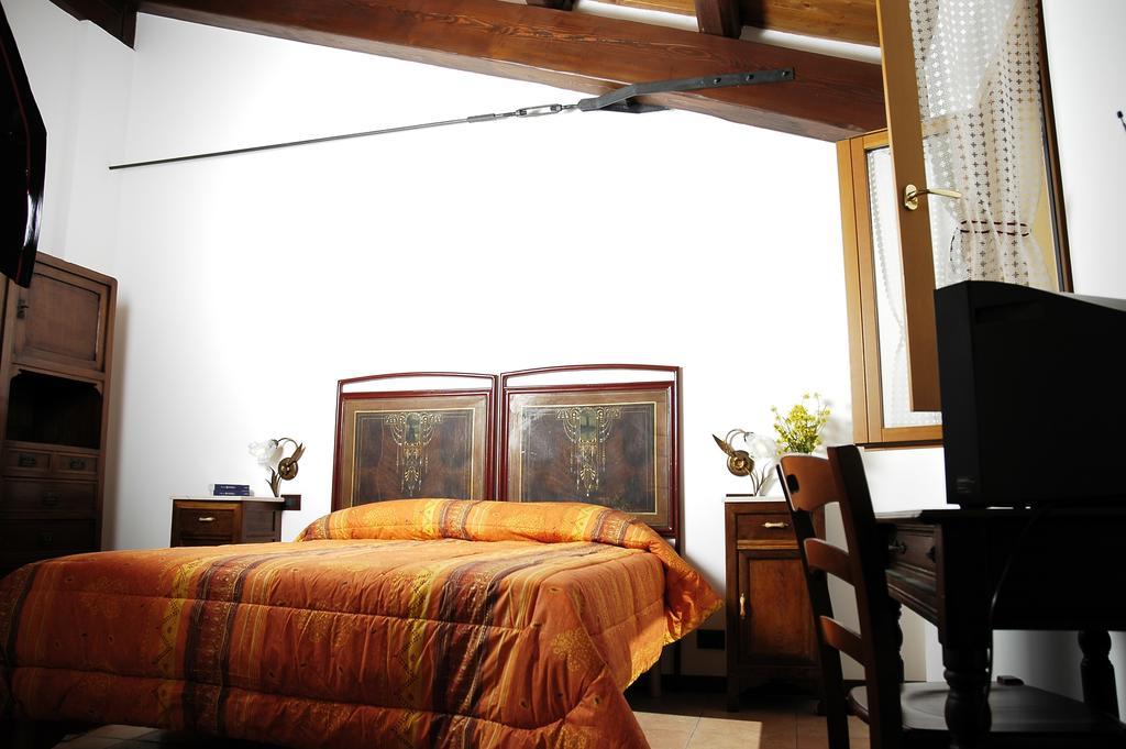 Briciola Di Sole Guest House กรอตตัมมาเร ห้อง รูปภาพ