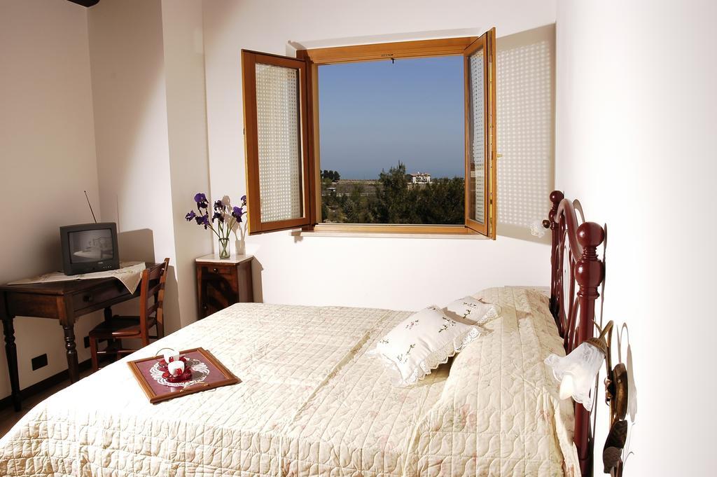 Briciola Di Sole Guest House กรอตตัมมาเร ห้อง รูปภาพ